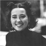 Me llamo Maria y doy clases particulares de pintura, adaptadas a cada nivel, fomentando la creatividad y el desarrollo artístico